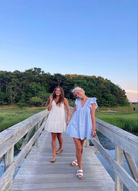 Summer Fits Beach, Coastal Granddaughter Style, Coastal Granddaughter Outfits, Girly Summer Outfits, Hamptons Outfit, Hamptons Fashion, Grandma Clothes, Nantucket Summer, Dreamy Style