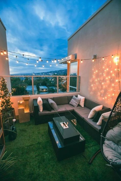 Balcon Mic, Rooftop Patio Design, Eksterior Modern, Terrace Garden Design, Terrace Decor, Rooftop Design, Rooftop Terrace Design, Small Balcony Design, Balkon Design