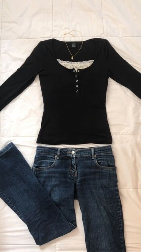 Simple Girly Outfits Winter, Black Henley Outfit, Brooklyn Outfit, Tvd Outfits, Twilight Outfits, 00s Mode, Top Jean, Downtown Outfits, Outfit Inspo Casual