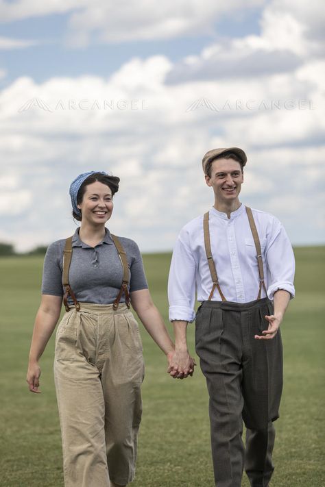 1940s couple Woman Farmer Outfit, 1940s Couple, Mens Cottagecore, 1950’s Aesthetic, Farmer Fashion, 40s Outfits, Farmer Outfit, 1940s Outfits, Farm Clothes