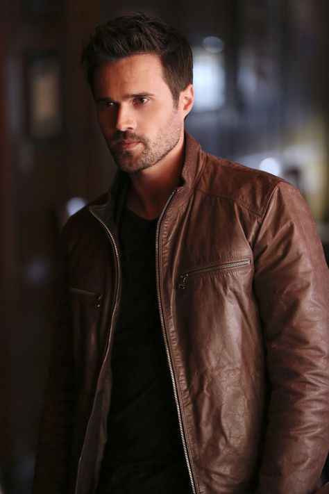 Agent Grant Ward Brett Dalton, Captain America Jacket, Grant Ward, Melinda May, Man Cafe, Ming Na Wen, Shearling Jacket Women, Cafe Racer Jacket, Womens Biker Jacket