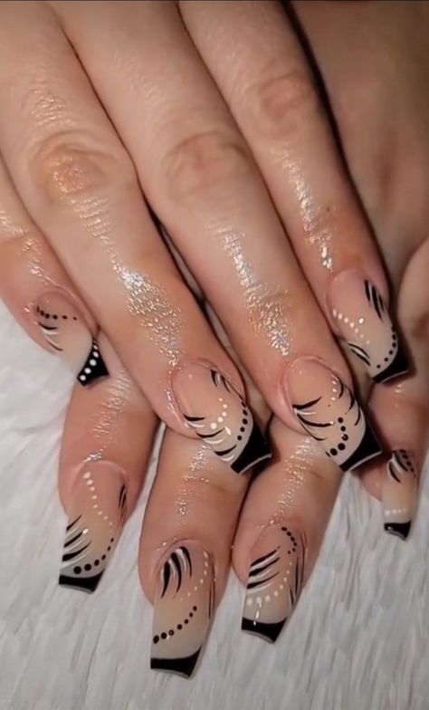 90s Nail Art Short Nails, Black 2000s Nails, 90s Nails Acrylic Short, 90s Nail Designs Short Nails, 90 Nails The 90s Art Designs Short, 90s Nails Short, Short 2000s Nails, Old School Nail Designs, 90 Nails The 90s Art Designs