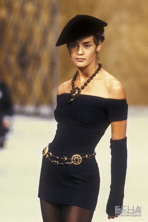 80s Runway, Chanel 80s, Magazine Cutouts, 90s Chanel, Black Hats, Chanel Runway, 90s Runway Fashion, 90s Supermodels, Fashion Chanel