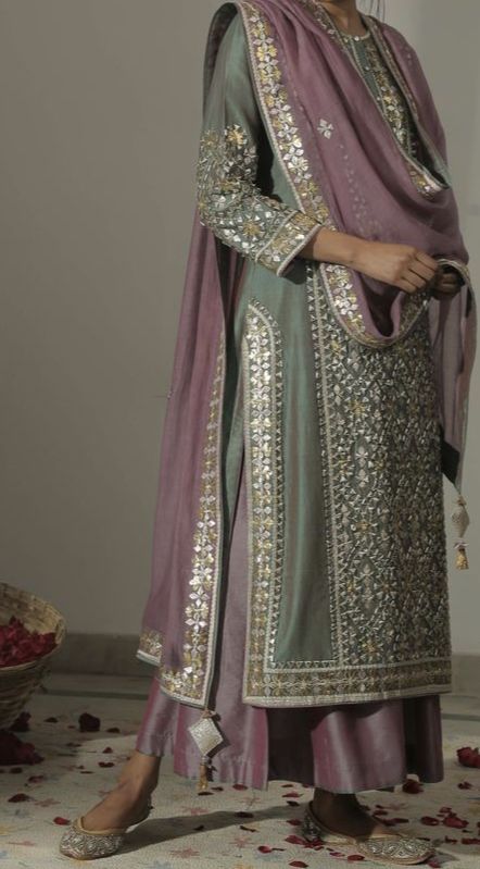 Heena Kochhar, Nikkah Dress, Casual Indian Fashion, Pakistani Dresses Casual, Pakistani Fashion Party Wear, Salwar Kamiz, Traditional Indian Outfits, Pakistani Bridal Dresses, Designer Party Wear Dresses