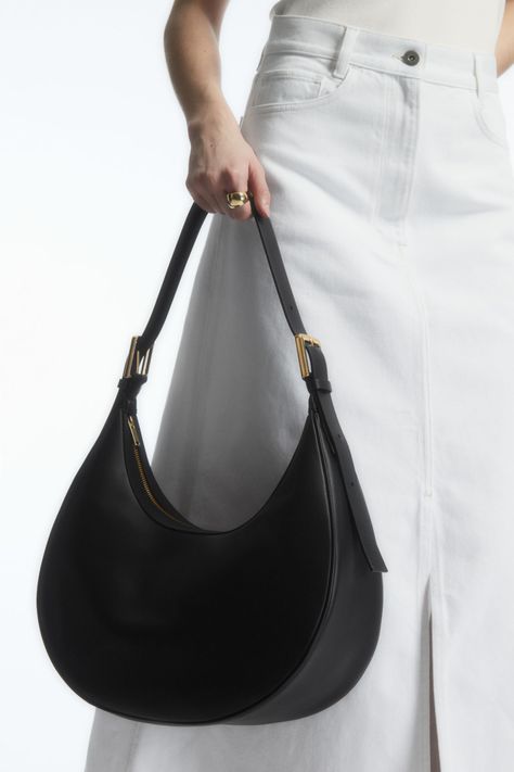 Sacs Tote Bags, Purse Trends, Statement Handbag, Crescent Bag, Stylish Handbags, Trending Handbag, Black Leather Bags, Cute Bags, Shopping Tote