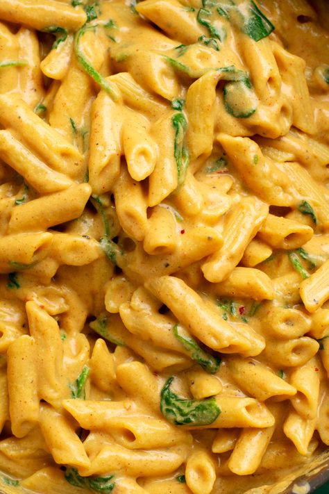 Easy Vegan Mac and Cheese - Olivia's Kitchen Easy Vegan Mac And Cheese, Vegan Mac And Cheese Recipe, Vegan Mac N Cheese Recipe, Healthy Mac N Cheese, Kraft Dinner, Quick Easy Vegan, Healthy Version, Vegan Mac And Cheese, Mac And Cheese Recipe