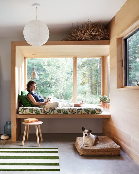 Just Wait Until You See This Modern New York Renovation | The homeowner kicks back on the mudroom's glassed­-in window seat, which is cushioned with a twin­ size mattress (covered in a repurposed IKEA curtain) and pinch­-hits as an extra bunk for over­ night guests. "You feel like you're floating in a bubble in the garden," Butscher says. The stool is also from IKEA, and the dog bed is from CB2.  #homedecor #homerenovation #hometours #marthastewart Geek Home Decor, Window Seat Design, Ikea Curtains, Interiors Inspiration, Red Hook, Just Wait, Holiday House, Living Magazine, घर की सजावट