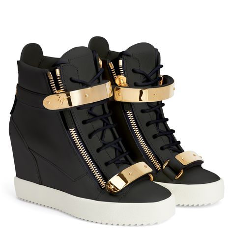 Black leather wedge sneakers with matching cotton laces, featuring side zipper fastenings and two golden metal Velcro straps with logo; the contrasting white rubber sole with an inner wedge completes this sporty-chic model. Guissepe Zanotti Heels, Wedge Sneakers Outfit Dressy, Guissepe Zanotti, Shoes Wedges Sneakers, Nike Wedge Sneakers, Womens Wedge Sneakers, Shoes Png, Sneaker Wedges, Wedges Sneakers