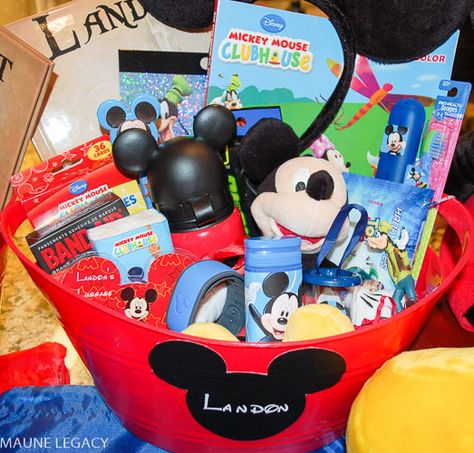 Lifestyle Blogger Maune Legacy shares ideas for the extra Disney World magic you can create for your trip like autograph books, gift baskets, pressed penny containers, luggage tags and more fun details for your next Disney World trip. Disney Welcome Basket, Disney World Gifts For Kids, Disneyland Basket Ideas, Disney World Gift Basket For Kids, Disney Gift Basket, Playful Mickey Mouse Bags For Disney Trips, Fort Wilderness Disney, Welcome Basket, Disney World Shopping Souvenirs Magic Kingdom