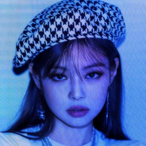 Jennie Cybercore, Blackpink Cybercore, Jennie Coloring, Cybercore Blue, Webcore Icons, Webcore Aesthetic, Cybercore Icons, Rosé Blackpink Aesthetic, Jennie From Blackpink