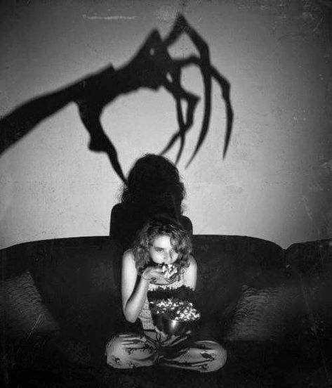 Scary Photography, Horror Photography, Horror Photos, Halloween Photography, Fotografi Digital, Shadow Photography, Shotting Photo, Photographie Portrait Inspiration, Shadow Pictures