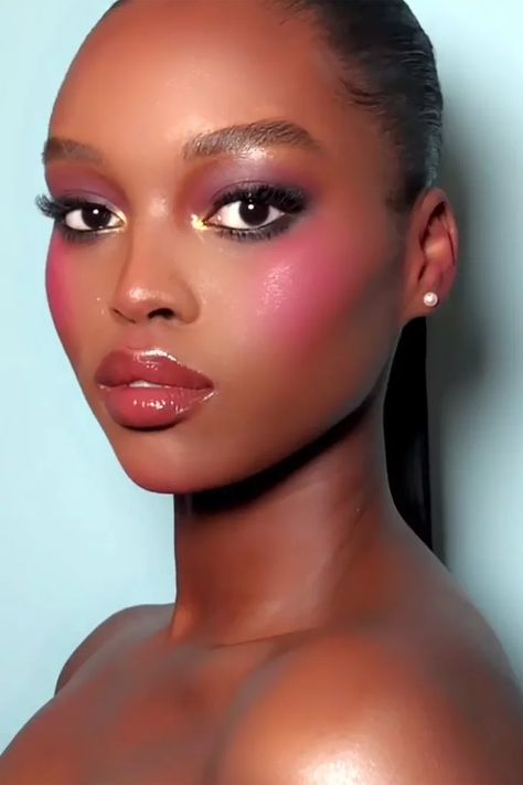 "Eye Blush" Is a Bridgerton-Inspired Makeup Trend For 2022 Trending Eye Makeup, Get Fuller Lips Naturally, Fuller Lips Naturally, Blush Trend, Eye Makeup Looks, Runway Makeup, Julie Andrews, Popsugar Beauty, Makeup Artistry