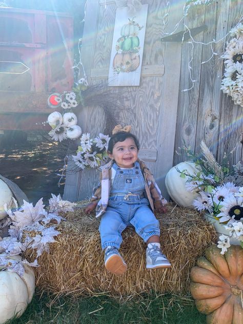 Its fall season y’all! Here is a little inspo for your baby girl(s). Patch Outfit, Pumpkin Patch Outfit, Its Fall, It's Fall, Pumpkin Patch, Fall Season