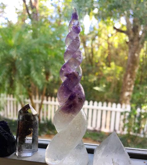 Amethyst Crystal Unicorn Horn Unicorn Horn Diy, Crystal Horns, Species Ideas, Witchy Crystals, Divine Feminine Aesthetic, Magical Stuff, Crystal Unicorn, Crystal Horn, Unicorn Room