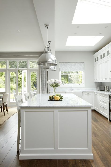 Though I'll always love a white kitchen, the grey and white kitchen look right now is really speaking to me! These gorgeous examples will inspire you too! Grey Kitchen Interior, American Style Kitchen, Hamptons Kitchen, Kitchen Island Bench, White Shaker Kitchen, Gray And White Kitchen, Kabinet Dapur, White Kitchen Island, White Kitchen Design