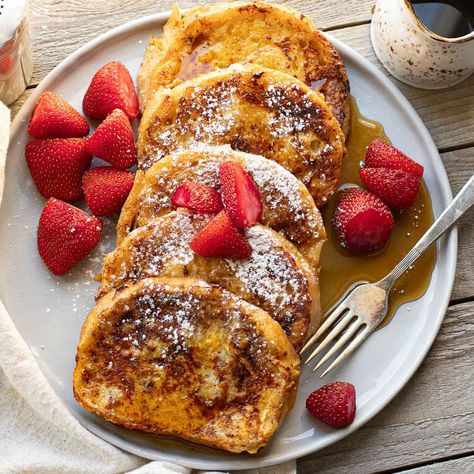 Cracker Barrel French Toast Recipe (with Sourdough) Cracker Barrel French Toast Recipe, French Toast Cracker Barrel, Sourdough French Toast Recipe, Homemade French Toast Recipe, Cracker Barrel French Toast, Cracker Barrel Restaurant, French Toast Recipe Cinnamon, Sourdough French Toast, French Toast Batter