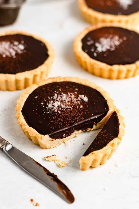 Chocolate Tarts Mini, Chocolate Tarts Recipe, Chocolate Tarts, Mini Tarts, Tiramisu Dessert, Mini Tart, Salted Chocolate, Chocolate Tart, Pies And Tarts