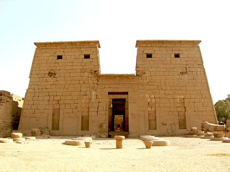 Aswan Dam, Temple Poster, Egyptian People, Places In Egypt, Egyptian Civilization, Pyramids Egypt, Egyptian Temple, Amenhotep Iii, Luxor Temple