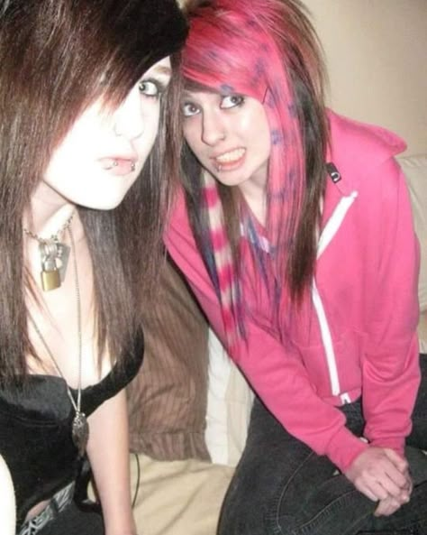 Scene Girl Fashion, Scene People, Hair Tumblr, Emo Scene Girls, Scene 2000s, Emo And Scene, 2000s Scene, Scene Style, Emo Scene Hair