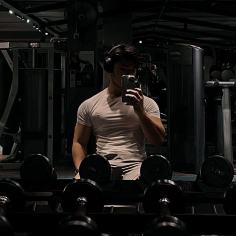 Brandon Chai, Gym Poses, Gym Pic, Black Hair Anime Guy, Gym Photo, Gym Wallpaper, Best Gym Workout, Gym Boy, Birthday Cake With Flowers