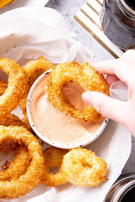 The BEST ever Onion Ring Sauce is creamy and flavorful with a kick of spice. Made with mayo, ketchup, paprika, and Cajun seasoning, this is the tastiest onion ring dipping sauce ever! Recipe from Beaming Baker. Onion Ring Dip, Onion Ring Dipping Sauce, Onion Rings Dipping Sauce, Onion Ring Sauce, Beaming Baker, Cajun Seasoning Recipe, Crispy Onion Rings, Baked Tortilla Chips, Onion Ring