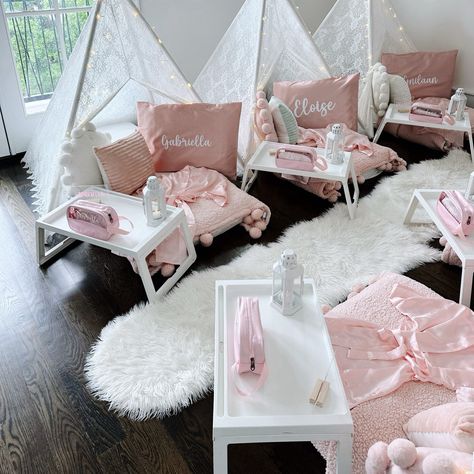 Pink paradise! 🌸💫 We set up this dreamy sleepover party to celebrate Eloise's10th birthday party! Personalized satin robes, silk pillowcases, and makeup bags made for a night of pampering and fun! . . . @the.sleepover.co . . . #sleepover #sleepoverparty #sleepoverideas #slumberparty #slumberparties #teepeeparty #teepeesleepover #houston #houstonmoms #houstonkids #houstonkidsparty #memorialhouston #riveroaksmoms #bayarea #bayareamoms #bayareakids Pink Sleepover Birthday Party, Pink Sleepover Party, Cozy Fort, Sleepover Birthday Party Ideas, Sleepover Bday, Slumber Party Decorations, Spa Sleepover Party, Sleepover Birthday Party, Sleepover Room