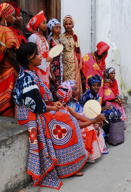 African women from  East Africa wearing bright cotton kangas East African Clothing, East African Fashion, East African Culture, Swahili Aesthetic, East African Aesthetic, East African Women, African Festival, Africa Aesthetic, Work Problems