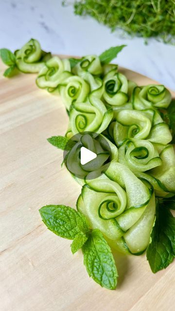 Rio Homhuan on Instagram: "How to make Cucumber Roses 🥒 Save this to make your own 🌹 and share with friends 💚 LINK in my bio to shop the peeler Wishing you a happy and peaceful day 🤍   Follow @inspo_by_rio_ for more 💕  #tutorial #fooddecoration #foodstyling #foodart #handwork #foodinspo #veggie #videocreator" Vegetable Garnishes, Mini Food Appetizers, Fruit Buffet, Breakfast Catering, Fruit Carvings, Deco Fruit, Fruit Designs, Peaceful Day, Decorações Com Comidas