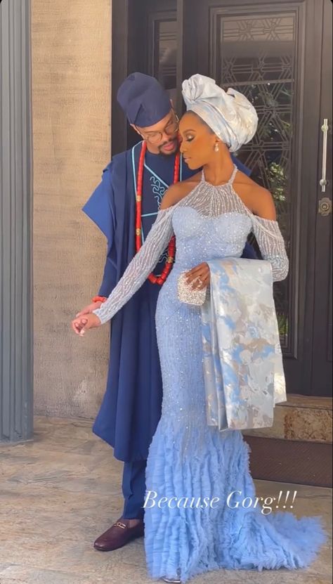 Yoruba Wedding Dress, Asoebi Lace Styles, Royal Blue Wedding Theme, Yoruba Bride, Nigerian Culture, Nigerian Bride, Yoruba Wedding, African Wedding Dress, Diy Fashion Clothing