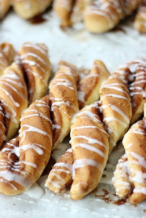 Twisted Cinnamon Sticks all from scratch!  From SimplyGloria.com #cinnamon #bread Simple Foods, Cinnamon Twists, Sweet Dough, Cinnamon Recipes, Cinnamon Bread, Sweet Breads, Cinnamon Buns, Breakfast Breads, Homemade Food