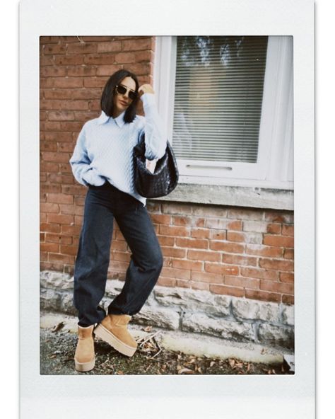 Classic Mini Platform Uggs for a comfy, casual look. | Des Mini Uggs Classiques Platforme pour un look décontracté et confortable. Ugg Lug Boots Outfit, Ugg Classic Mini Platform Outfit, Classic Mini Platform Uggs Outfit, Ugg Platform Outfit, Lug Boots Outfit, Platform Ugg Outfit, Mini Platform Uggs, Classic Mini Uggs, Platform Outfits