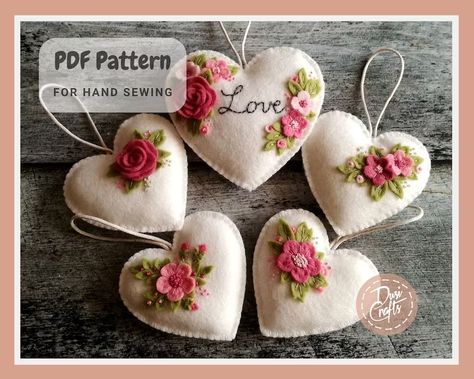 Felt Floral Heart Ornaments PDF Tutorial & Pattern for Hand - Etsy Slovenia Daisy Flower Arrangements, Valentine Ornaments, March Holidays, Felt Sewing, Felt Embroidery, Felt Heart, Heart Crafts, Embroidered Heart, Felt Christmas Ornaments