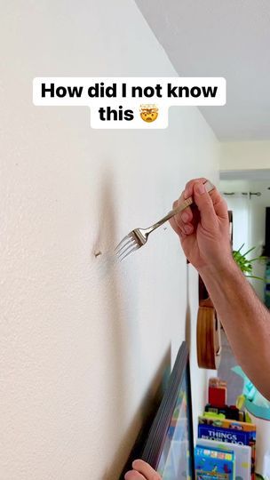 122M views · 10K reactions | Hack to hang the perfect picture #pictureoftheday #art #homedecoration #tip | Liz & Jeff | Liz & Jeff · Original audio Diy Household, Hanging Pictures, Household Hacks, Picture Perfect, Life Hacks, House Design, The Originals, Instagram