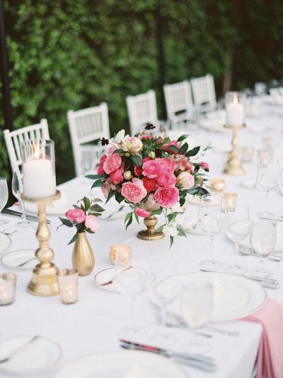 Gold and pink details: Pink Green Wedding Table Decor, Flower Arrangement Round Table, Palm Spring Wedding, Gold Votives, Raspberry Wedding, Pink Wedding Centerpieces, Hot Pink Weddings, Floral Wedding Invitation Card, Palm Spring