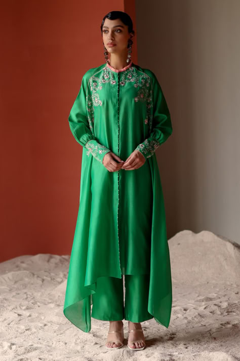 Green Silk Chanderi Floral Embroidery Asymmetric Mirror Kurta With Pant Set Vine Mirror, Simple Kurtis, Embroidery Boutique, Mehendi Outfits, Long Kurti Designs, Desi Outfits, Pant For Women, Kurtis With Pants, Long Kurti