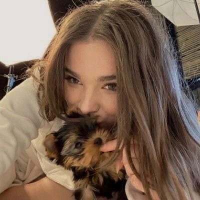 Hailee steinfield. Wattpad. Rules And Regulations, Kate Bishop, Marvel Actors, Hailee Steinfeld, Dreams Come True, Girl Crush, Favorite Celebrities, Celebrity Crush, Pretty Woman