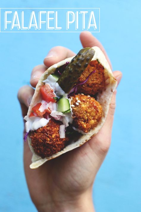 Falafel Pita for Street Food Monday! | The Sugar Hit Falafel Pita, Pita Recipes, Falafel Recipe, Snacks Für Party, Middle Eastern Recipes, Fajitas, Chickpeas, Pita, Ayurveda