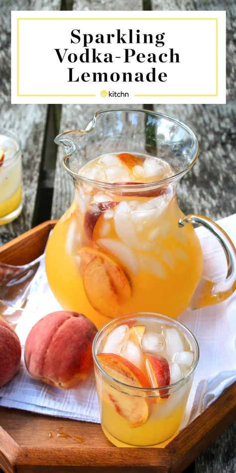 Pitcher Cocktails, Peach Cocktail, Peach Drinks, Peach Lemonade, Yummy Alcoholic Drinks, Mixed Drinks Alcohol, Refreshing Drinks Recipes, Boozy Drinks, Mixed Drinks Recipes