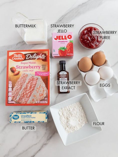 doctored strawberry cake mix Make Box Cake Taste Homemade, Strawberry Dessert Bars, Strawberry Cake Mix Recipes, Frozen Strawberry Desserts, Doctored Cake Mix Recipes, Strawberry Cupcake Recipes, Cake Mix Recipe, Box Cake Recipes, Make Box