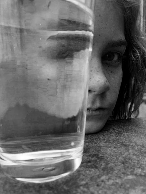 Distortion Photography, Distortion Art, Studio Portrait Photography, Sisters Photoshoot, Creative Portrait Photography, Water Photography, Creative Portraits, Studio Portraits, Goldfish