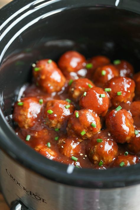 Slow Cooker Cocktail Meatballs - Damn Delicious Slow Cooker Appetizer, Slow Cooker Cocktail Meatballs, Guest Recipes, Make Ahead Christmas Appetizers, Best Holiday Appetizers, Christmas Appetizers Easy, Cocktail Meatballs, Crockpot Appetizers, Holiday Appetizers Recipes