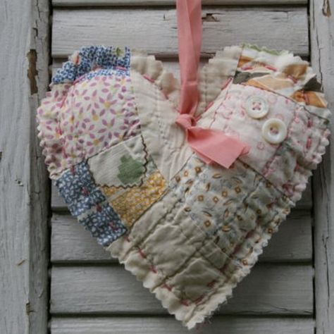 Repurposed Quilt, Quilts Vintage, Scrap Fabric Projects, Quilts Decor, Quilted Ornaments, Heirloom Quilt, Cabin Quilt, Quilted Christmas Ornaments, Fabric Hearts