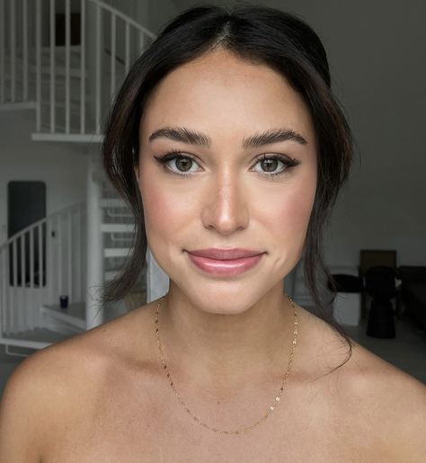 Brown Eyed Bridesmaid Makeup, Very Simple Bridal Makeup, Minimalist Makeup Wedding, Super Light Wedding Makeup, Natural Eye Makeup Wedding, No Make Up Make Up Look Wedding, Natural Makeup For Pale Skin Dark Hair, Bridal Makeup No Eyeshadow, Skin Focused Wedding Makeup