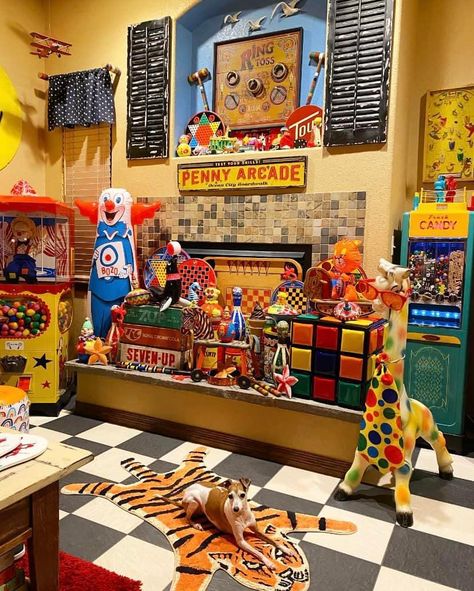 Vintage Toy Display, Toy Collection Display, Outside Room, Loud House Characters, Toy Display, Room Stuff, Jack In The Box, Vinyl Toys, Cute Home Decor