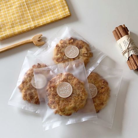 Cookie Packing, Dessert Packaging Design, Bakery Packaging Design, Bake Sale Packaging, Biscuit Packaging, Packaging Snack, Cookies Packaging, Sweet Cafe, Soft Cookies