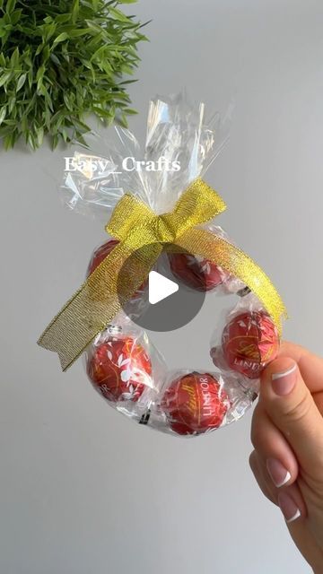 Easy_Crafts on Instagram: "Easy Crafts Ideas" Diy Candy Gifts For Christmas, Christmas Candy Gift Ideas, Food Gifts Wrapping, Diy Gifts For Christmas, Christmas Candy Crafts, Diy Christmas Gift Ideas, Candy Gifts Diy, Children Crafts, Easy Holidays Crafts