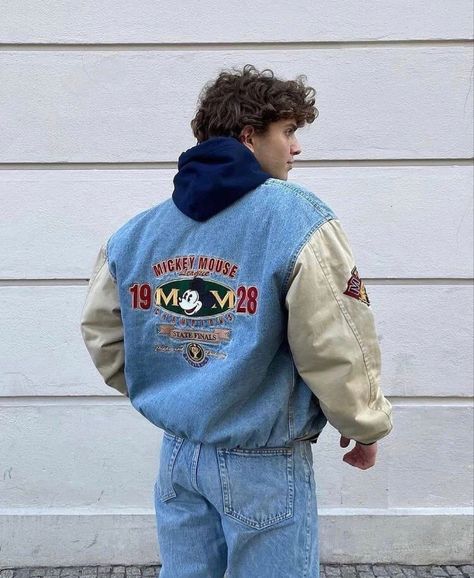 Vintage Disney jacket 80s Fashion Men, Spiritual Fashion, Mens Trendy Outfits, 80s Outfit, Mens Outfit Inspiration, Mens Fashion Streetwear, Vintage Denim Jacket, Streetwear Men Outfits, Men Fashion Casual Outfits