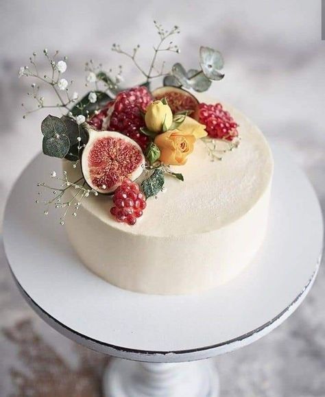 Organic Cake Decoration, Creative Desserts, Rustic Cake, Just Cakes, Special Cake, Dessert Decoration, Julia Child, Pretty Cakes, Fruit Cake