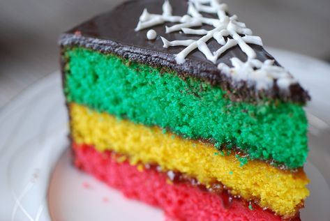 almond Italian Rainbow Cookie Cake, Rasta Cake, Rainbow Cookie Cake, Traditional Holiday Desserts, Italian Rainbow Cookies, Rainbow Cookie, Whiskey Cake, Cake Liner, Catering Desserts