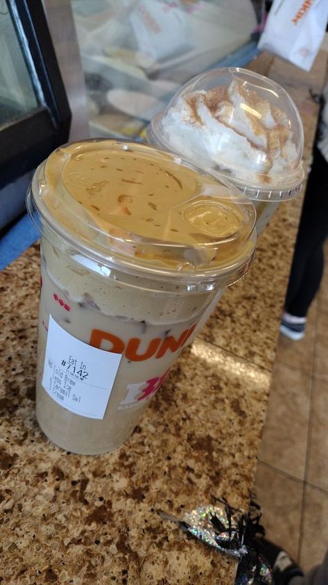 Dunkin’ World | Caramel Cold Brew w/ Cookie Butter Cold Foam 🙃🥤🍂 | Facebook Dunkin Cold Brew, Dunkin Donuts Coffee Drinks, Caramel Cold Brew, Dunkin Iced Coffee, Cold Foam, Cookie Butter, Dunkin Donuts Coffee, Pizza Recipes, Cold Brew